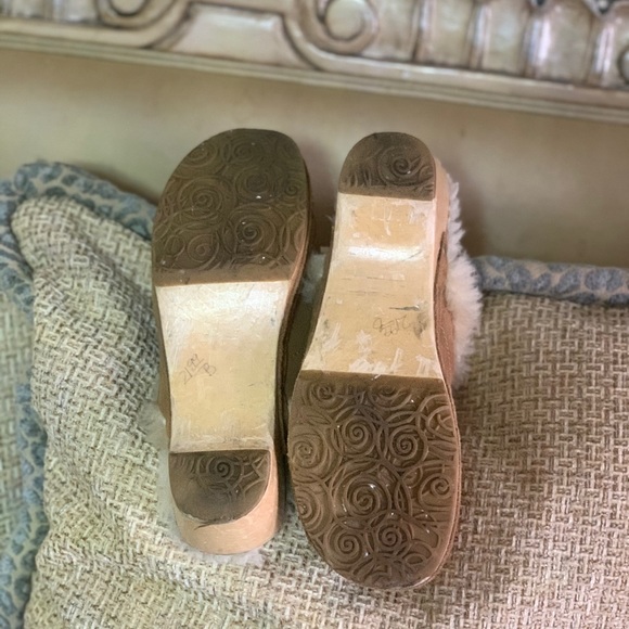 Ugg Clogs US sz6 - Picture 4 of 6